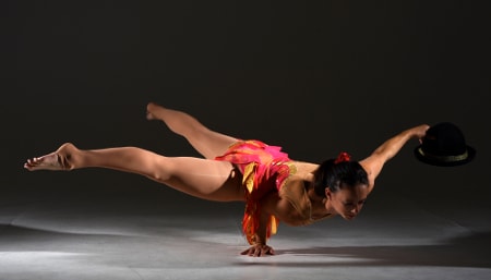 Lisa Whitmore, solo acrobatics, handbalancing and contortion